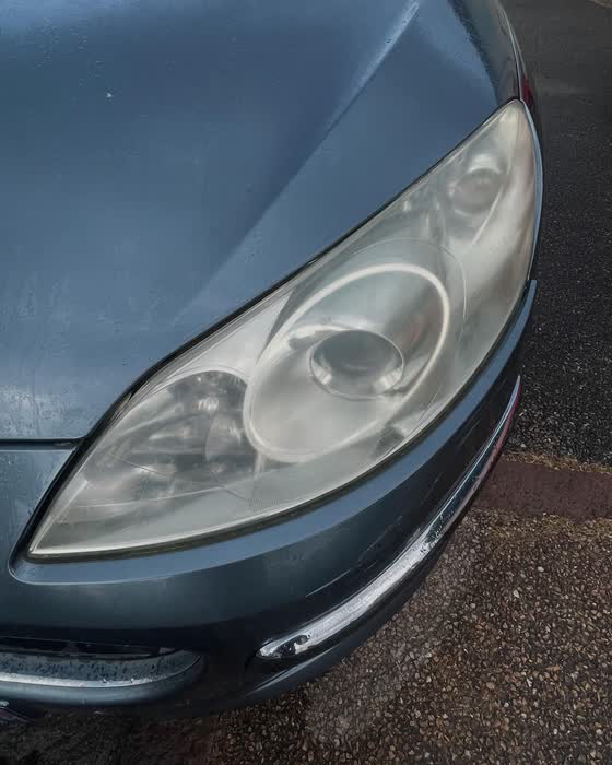 Phare de Citroën C5 jauni et voilé avant rénovation