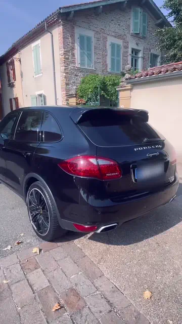 Vidéo : Porsche Cayenne noir après nettoyage complet intérieur et extérieur